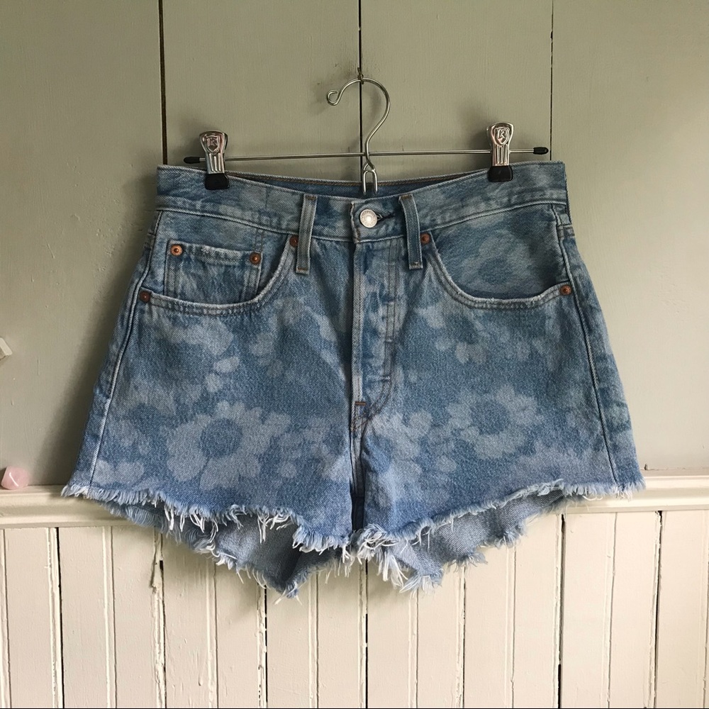 Levi’s 501 High Rise Shorts EUC  26
